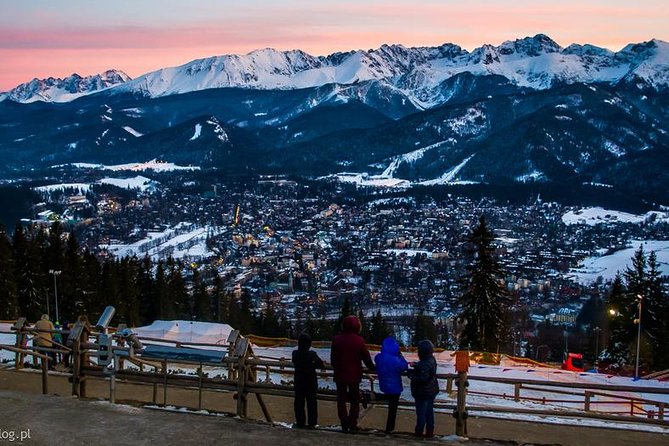 From Krakow: Zakopane Tour, Hot Springs, Cable Car, Local Tasting - Chocholow: a short look at wooden Poland