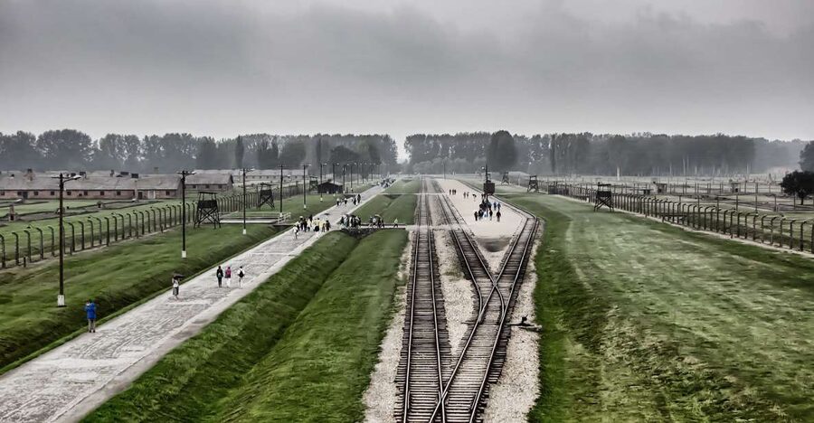 From Warsaw: Auschwitz-Birkenau Guided Tour with Fast Train - Why This Warsaw Day Trip Works