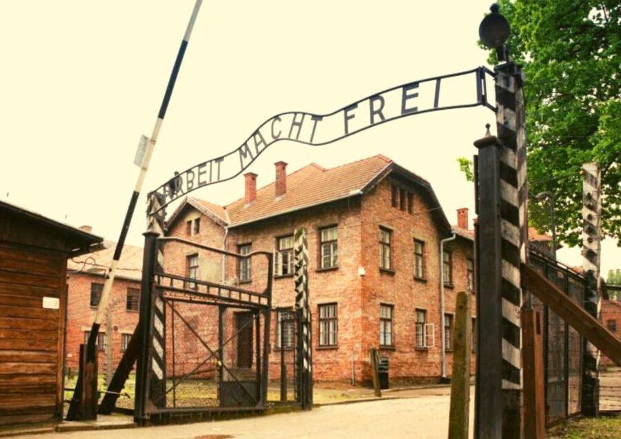 From Warsaw: Auschwitz-Birkenau Small Group Tour with Lunch - The long road from Warsaw to Oświęcim