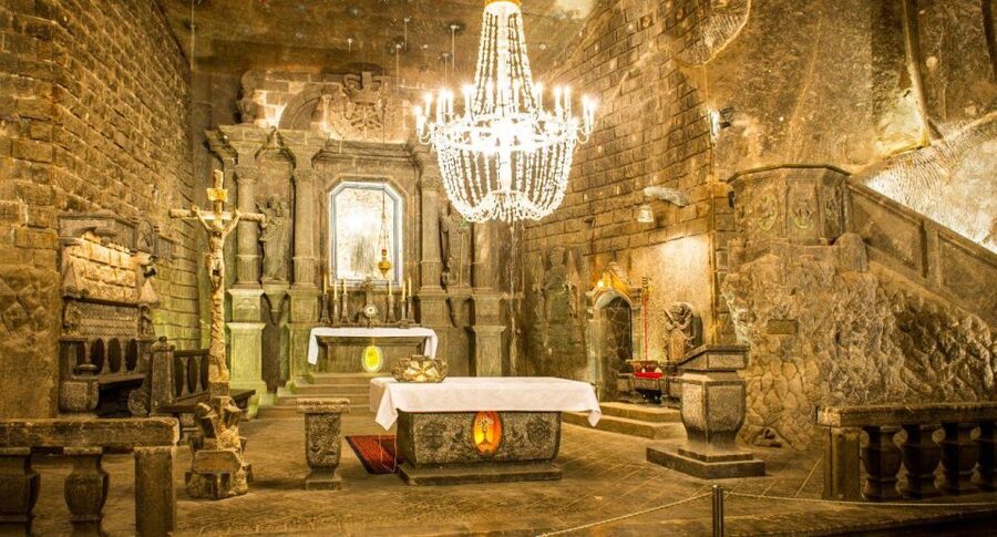 From Warsaw: Guided Tour to Wieliczka Salt Mine and Krakow - Your First Taste of Krakow