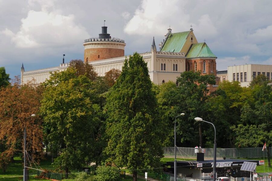 From Warsaw: Lublin and Majdanek State Museum Day Tour - Comfort, timing, and the lunch break