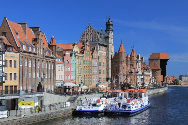 From Warsaw: Tour to Malbork Castle and Gdansk or Sopot - Gdansk delivers the stronger history lesson