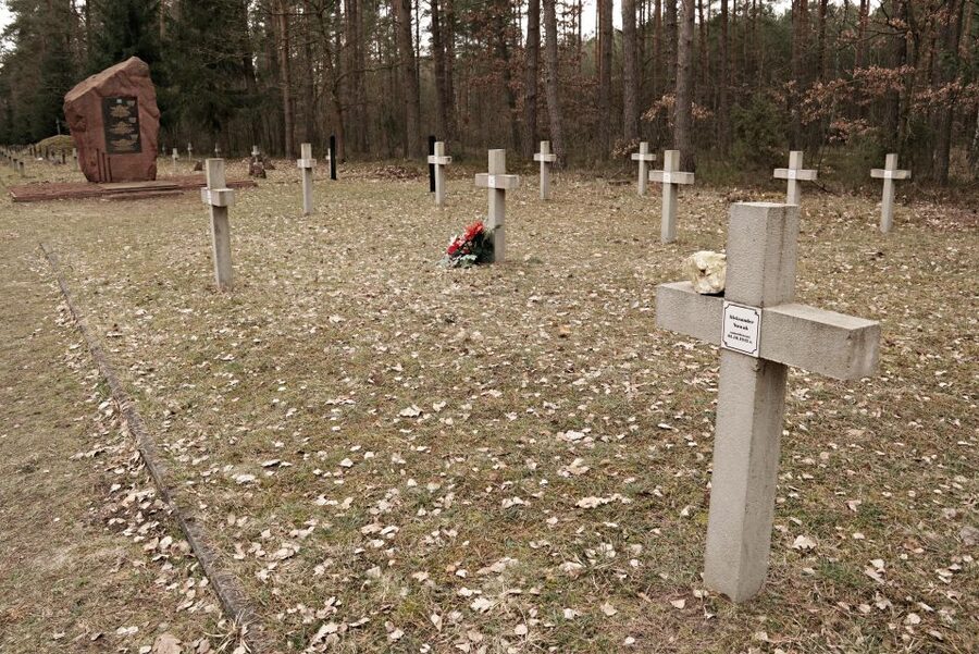 From Warsaw: Treblinka Camp 6-Hour Private Tour - A private guide changes the tone