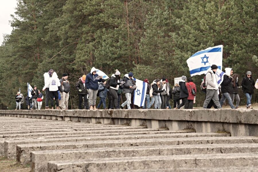 From Warsaw: Treblinka Camp 6-Hour Private Tour - Lunch at a local restaurant