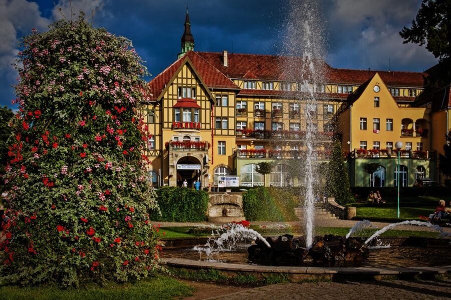 From Wroclaw: Full-Day Stolowe Mountains Trekking Tour - Should you book the Stolowe Mountains tour?