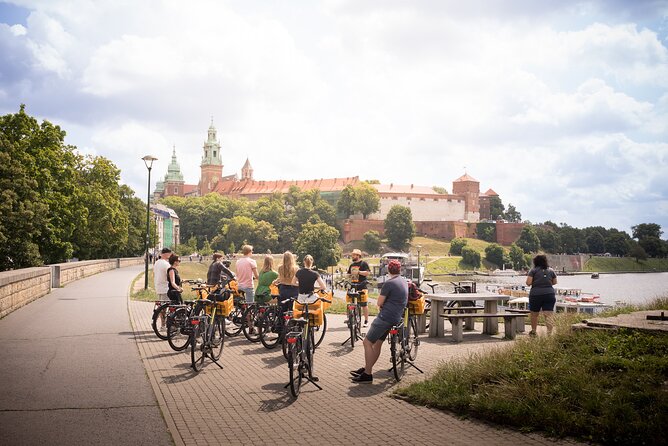 Full Bike Tour - the Old Town, Jewish Qtr & the Ghetto NEW BIKES - Starting at Sławkowska 11 with a fresh set of wheels