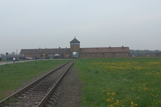 Full-Day Tour From Warsaw to Auschwitz (guided) and Krakow by car - Why this Warsaw day trip is worth considering