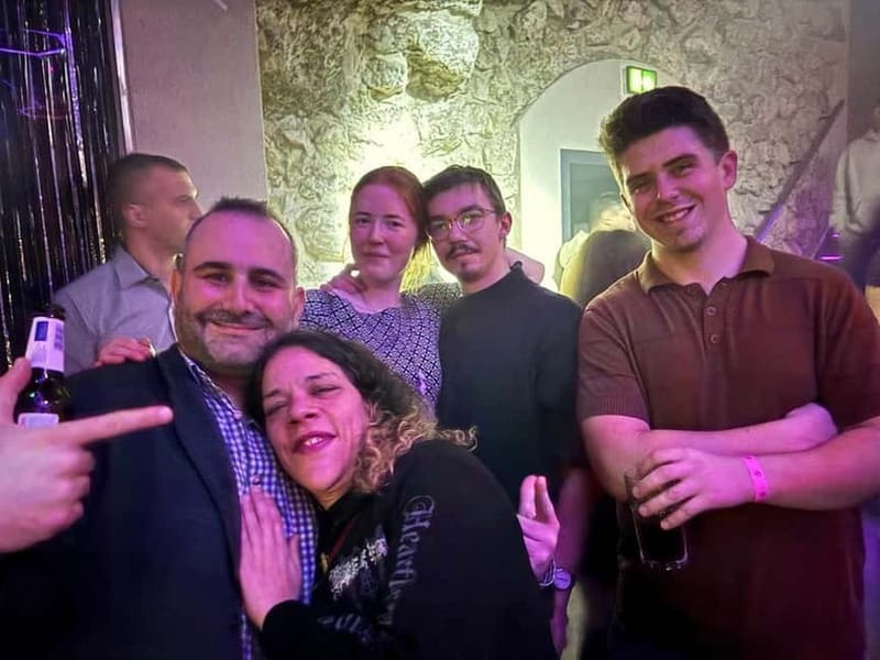 Fun explorers pub Crawl with 1 hour open bar and 3 VIP clubs - Guides who make the social side work