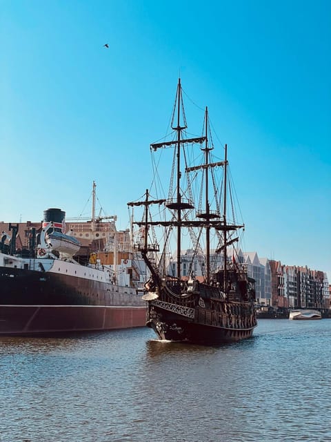 Gdansk: Guided Round-Trip Cruise to Westerplatte - Leaving the Old Town on the Motława