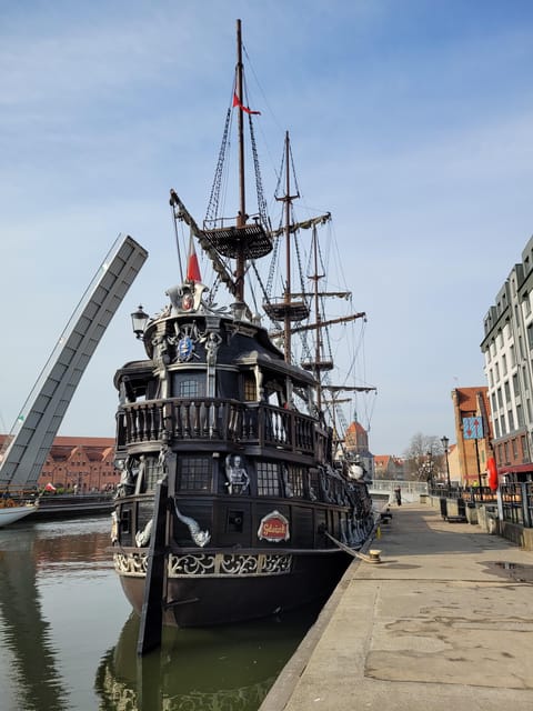 Gdansk: Guided Round-Trip Cruise to Westerplatte - The shipyard and port are the real sightseeing