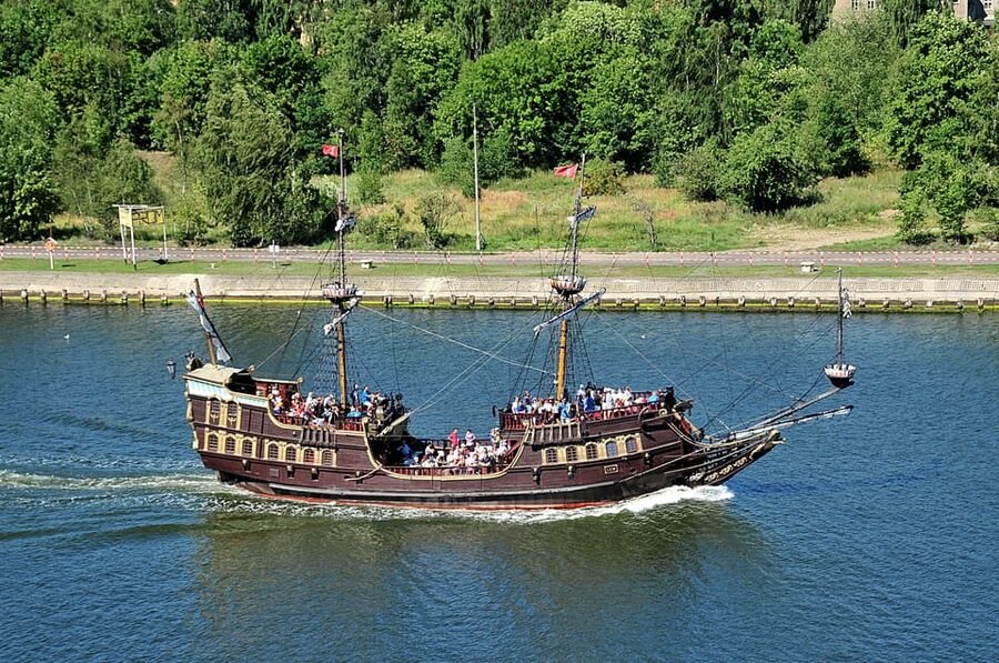Gdansk: Guided Round-Trip Cruise to Westerplatte - Finding the boat beside Gdanski Bowke