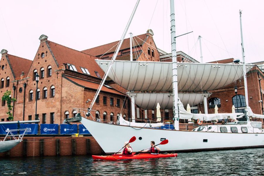 Gdańsk: Islands and Canals Private Kayak Tour - Granary Island from the water