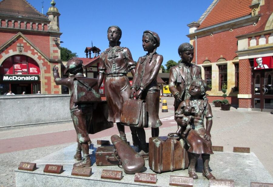 Gdansk: Jewish Heritage Guided Private Walking Tour - Granary Island and the former ghetto area
