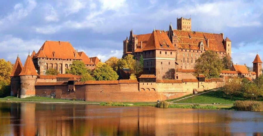 Gdansk: Malbork Castle & Westerplatte Tour with Local Lunch - Why this day works from Gdansk