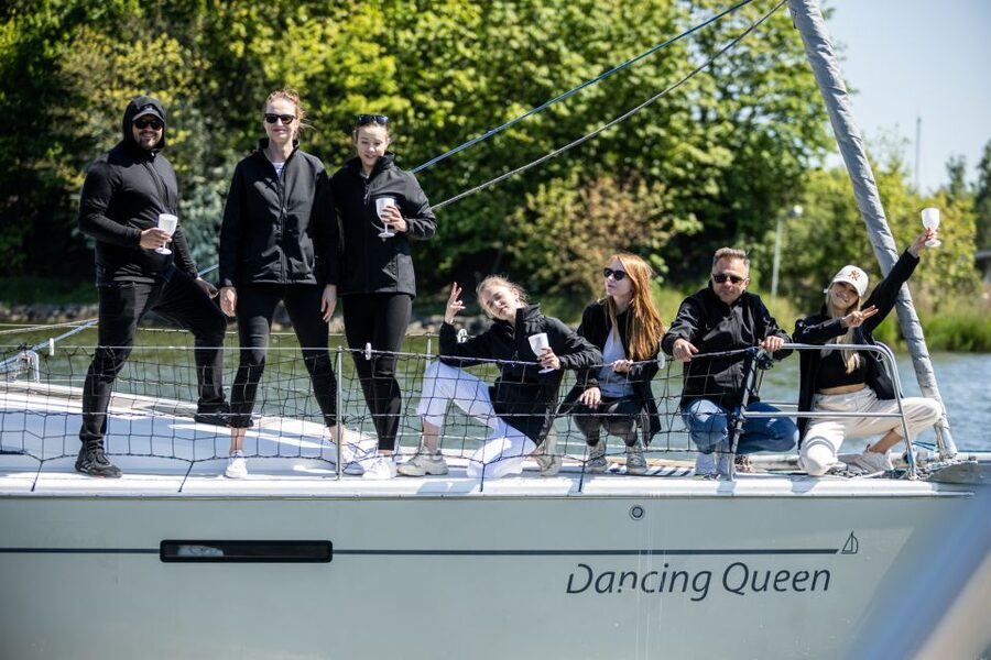Gdańsk: Motlawa and Port yacht cruise with Welcome Drink - Where Solidarity began