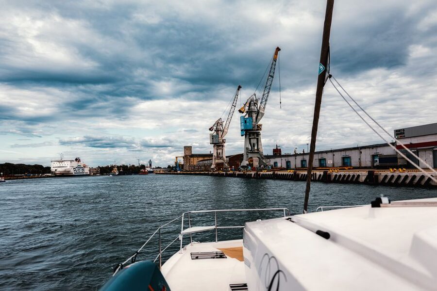Gdańsk: Motlawa and Port yacht cruise with Welcome Drink - Reaching the Bay of Gdańsk