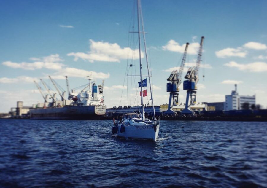 Gdańsk: Motlawa and Port yacht cruise with Welcome Drink - Prosecco in warm months, mulled wine in cold months