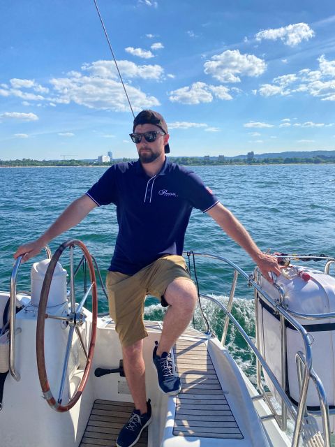 Gdańsk: Motlawa and Port yacht cruise with Welcome Drink - Comfort, access, and who will enjoy it