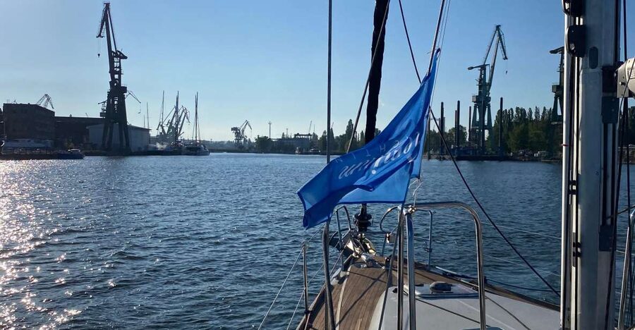 Gdańsk: Motlawa and Port yacht cruise with Welcome Drink - Finding the quay beside Oria Magic House