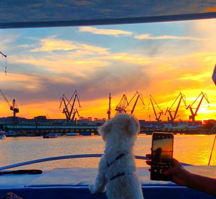 Gdańsk: Motława River Eco Cruise at Sunset with Prosecco - Guide style, music, and the amount of commentary