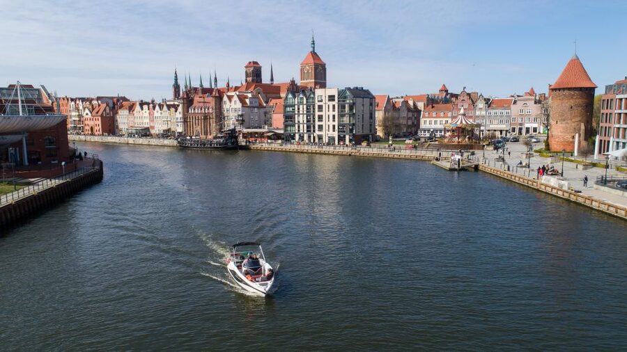 Gdańsk: Motlawa River Yacht Cruise - Finding the boat near the Green Bridge