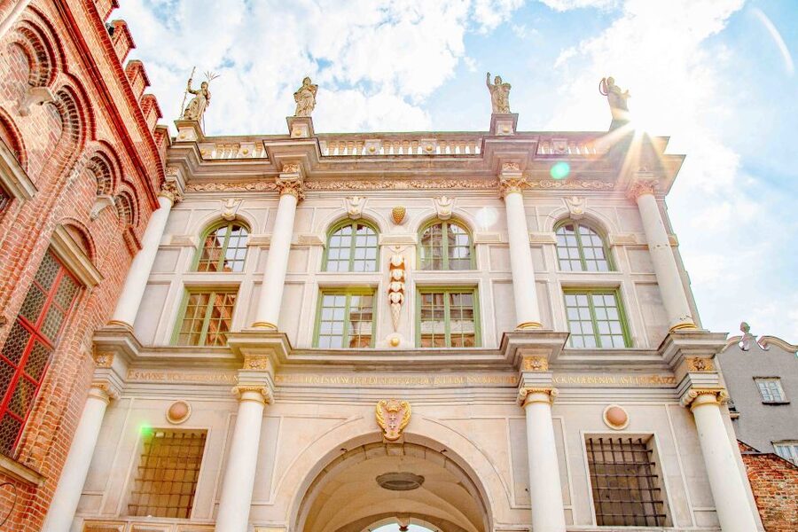 Gdansk Old Town 2-Hour Walking Tour - Starting at Upland Gate, where royal visitors entered