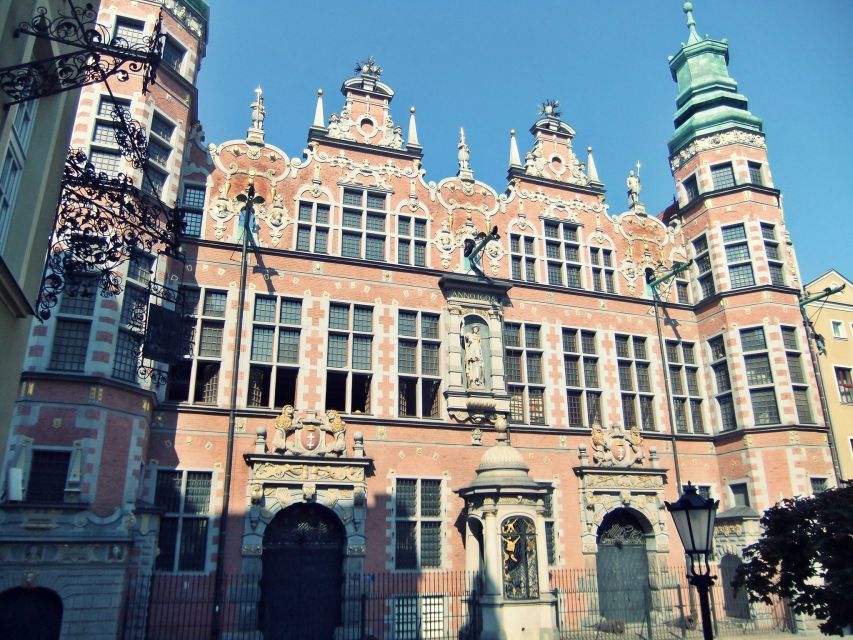 Gdansk Old Town Half-Day Private Walking Tour - Amber polishing and the craft behind Gdansk souvenirs