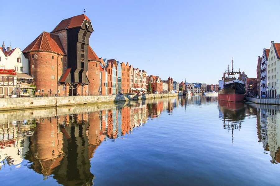 Gdańsk: Old Town Private Walking Tour with Legends and Facts - Four hours: St. Bridget’s Church and the amber altar