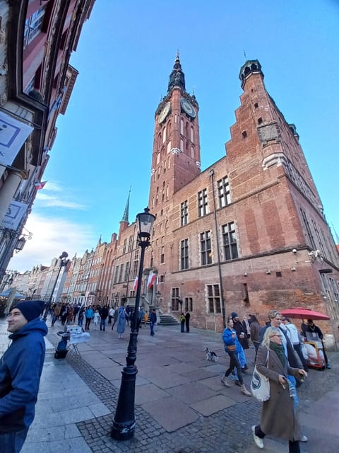 Gdansk: Private Top City Tour by Electric Cart & Live Guided - From wartime memory to the shipyard