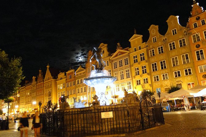 Gdansk: Pub Crawl with Free Drinks - The second bar: games that help strangers mix