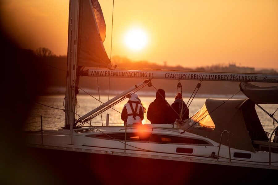 Gdańsk: Scenic Sunset Cruise with Welcome Drink - Why a sunset cruise shows Gdańsk differently