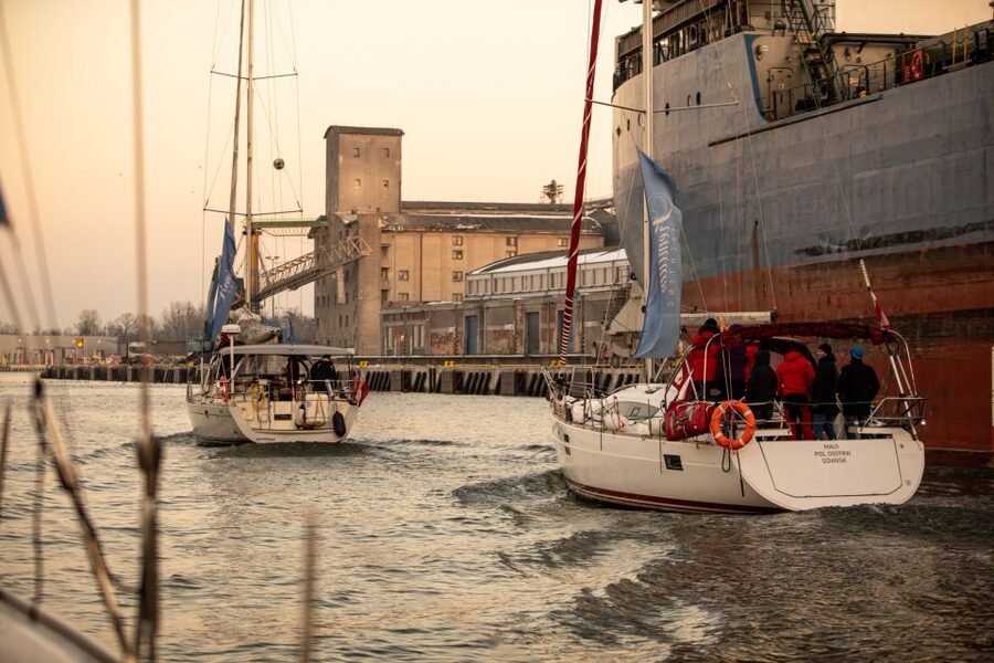 Gdańsk: Scenic Sunset Cruise with Welcome Drink - From Ołowianka to the historic waterfront