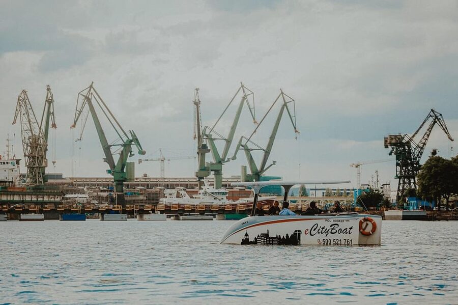 Gdańsk: Sightseeing EcoCruise around the Old Town of Gdansk - The WWII Museum and Gdańsk Shipyard