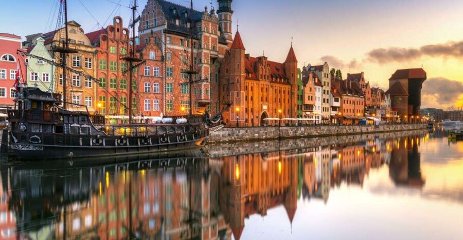 Gdansk: Small Group Walking Tour - Finishing at Piwnica Rajców