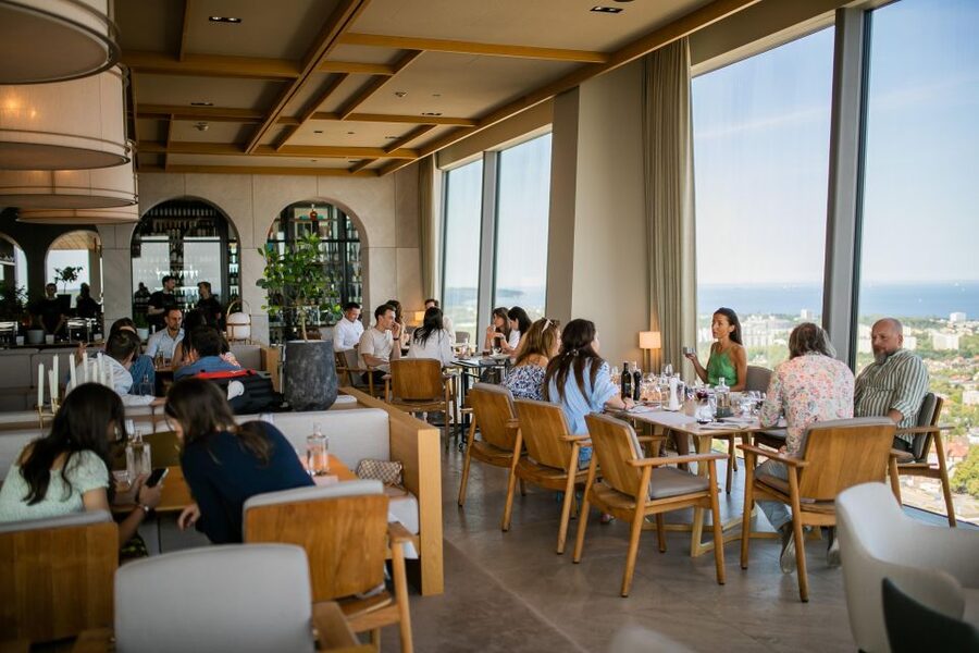 Gdańsk: Spanish Cuisine and City Views From the Top Floor - Key points to know before booking