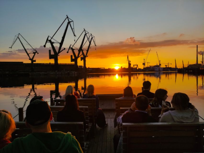 Gdańsk: Sunset Cruise on a Historic Polish Boat - Turning onto the Motława and into the Old Town