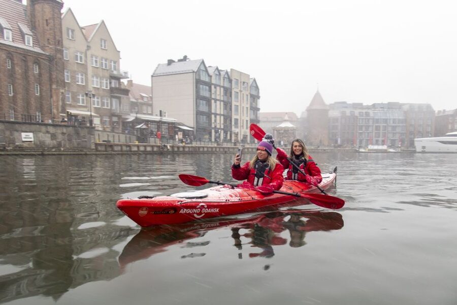 Gdansk: Winter Kayaking Tour - Shipyard cranes and Gdansk’s working waterfront