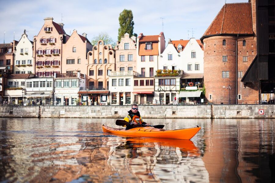 Gdansk: Winter Kayaking Tour - Finding the launch point by the red containers