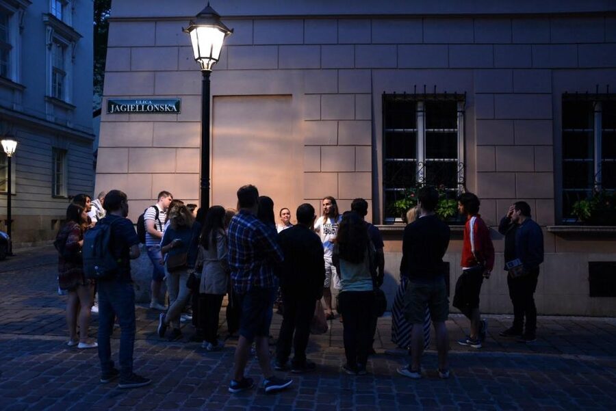 Ghosts & Crimes: Macabre Kraków Walking Tour in English - What the English guide adds