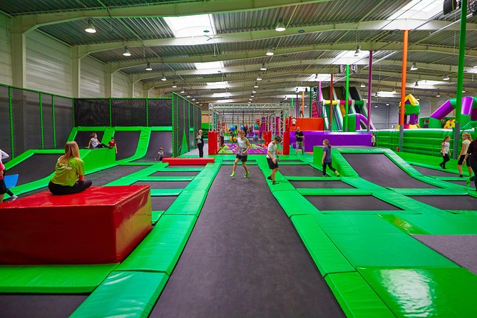 GOjump MEGAPARK Kraków-Sikorki - 1 hour Trampoline Park ticket - What non-jumpers can do while you play