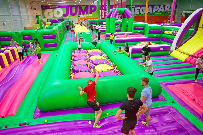 GOjump MEGAPARK Kraków-Sikorki 1h ticket: GOair Inflatable Park - Who will enjoy this most
