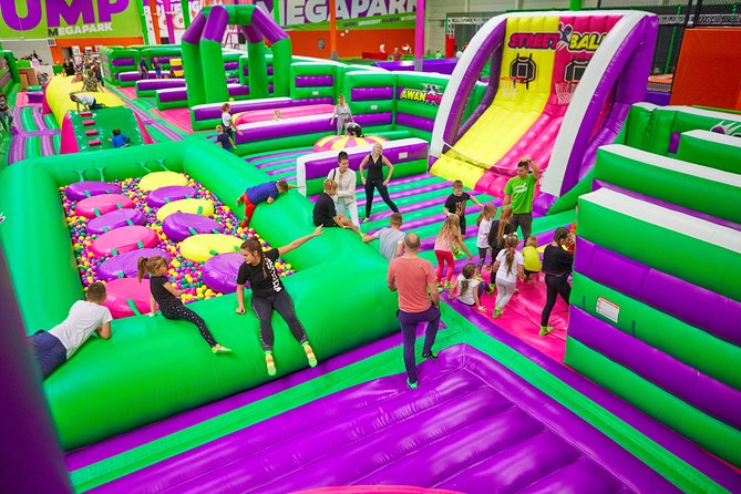 GOjump MEGAPARK Kraków-Sikorki 1h ticket: GOair Inflatable Park - The one-hour GOair session