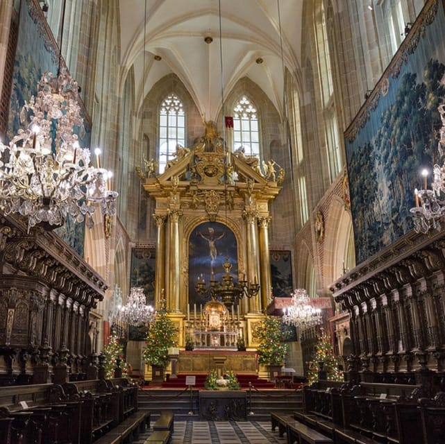 Guided Tour of the Wawel Castle & Cathedral in Cracow - Entering the State Rooms of the Royal Castle