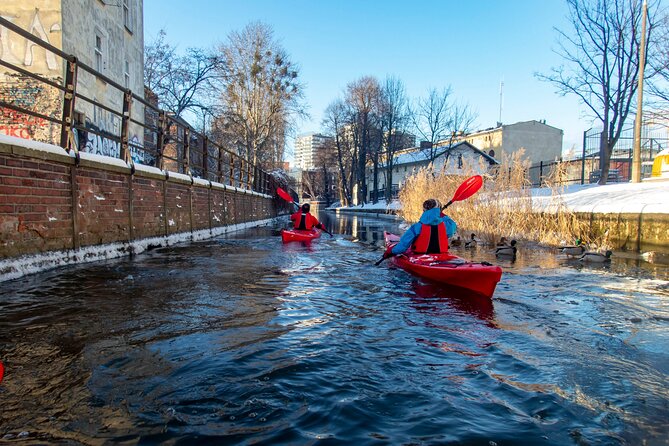 Guided Winter Kayak Tour in Gdańsk & Hot Chocolate Treat - The Crane and the Motława waterfront