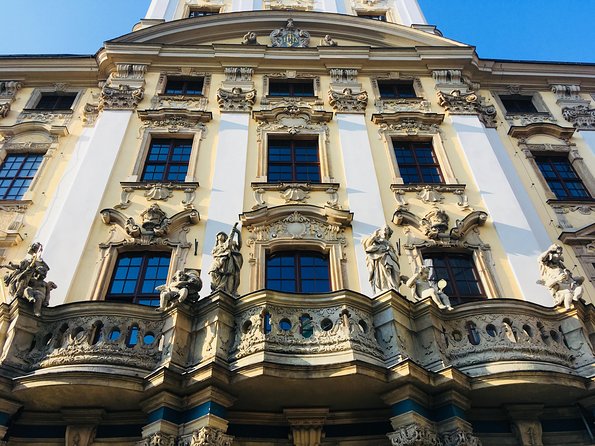 Highlights of Wroclaw Private Tour with one Entrance - A short local pause at Hala Targowa