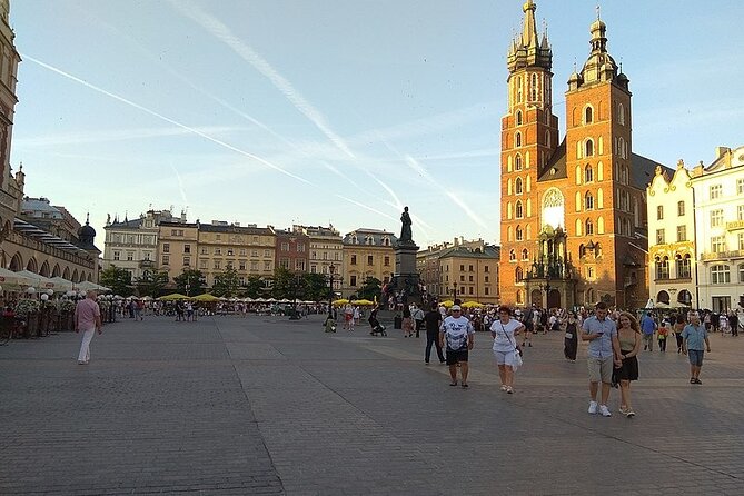 Historic Krakow : Old Town & Wawel Castle Walking tour - Weather, clothing, and the walking pace