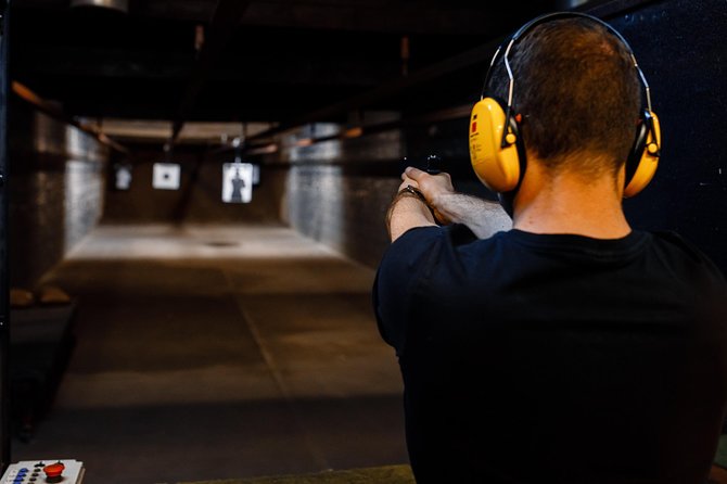 Indoor Shooting Range in Warszawa Package 2 - The Six-Gun Package, Round by Round
