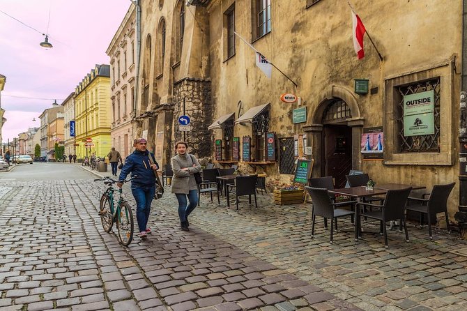 Jewish Quarter Kazimierz Guided Walking Tour in Krakow - Kupa Synagogue recalls the Poor Synagogue