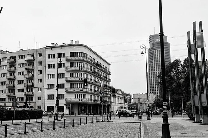 Jewish Warsaw Walking Tour - Grzybowski Square and the surviving city