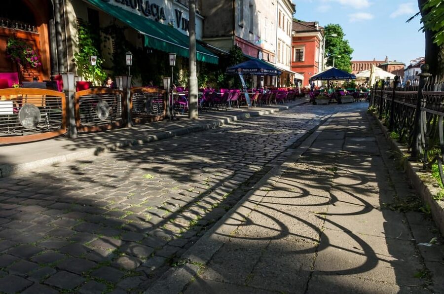 Kazimierz Jewish Quarter Walking Tour - Quiet courtyards and the texture of everyday life